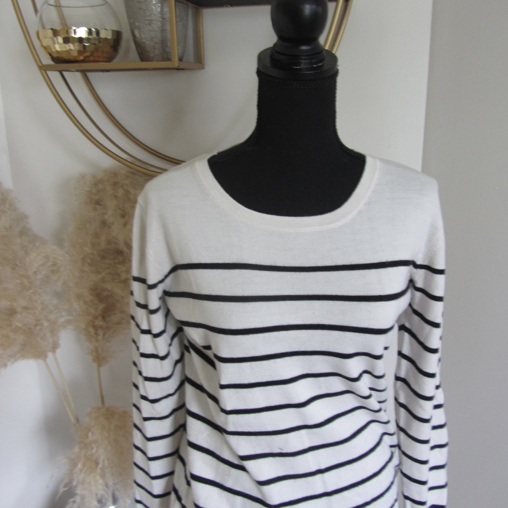 STRIPED SWEATER